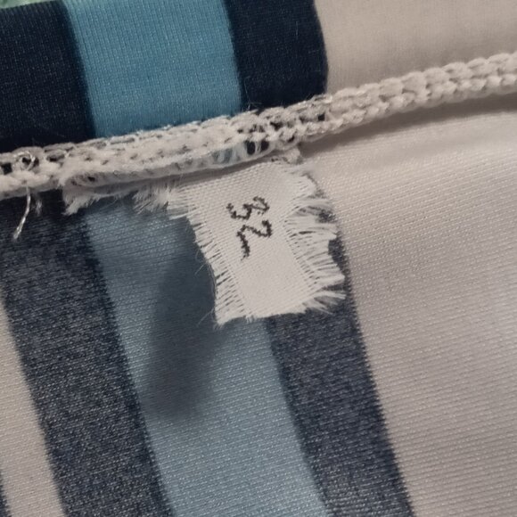 (Pre-Owned) RARE VINTAGE HOM SWIM BRIEF, SIZE 32", BLUES LIGHT-GRAY STRIPES (*) - Picture 4 of 7